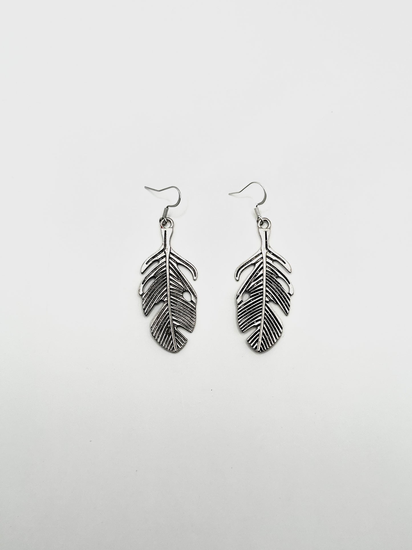 THE FEATHER WINGS